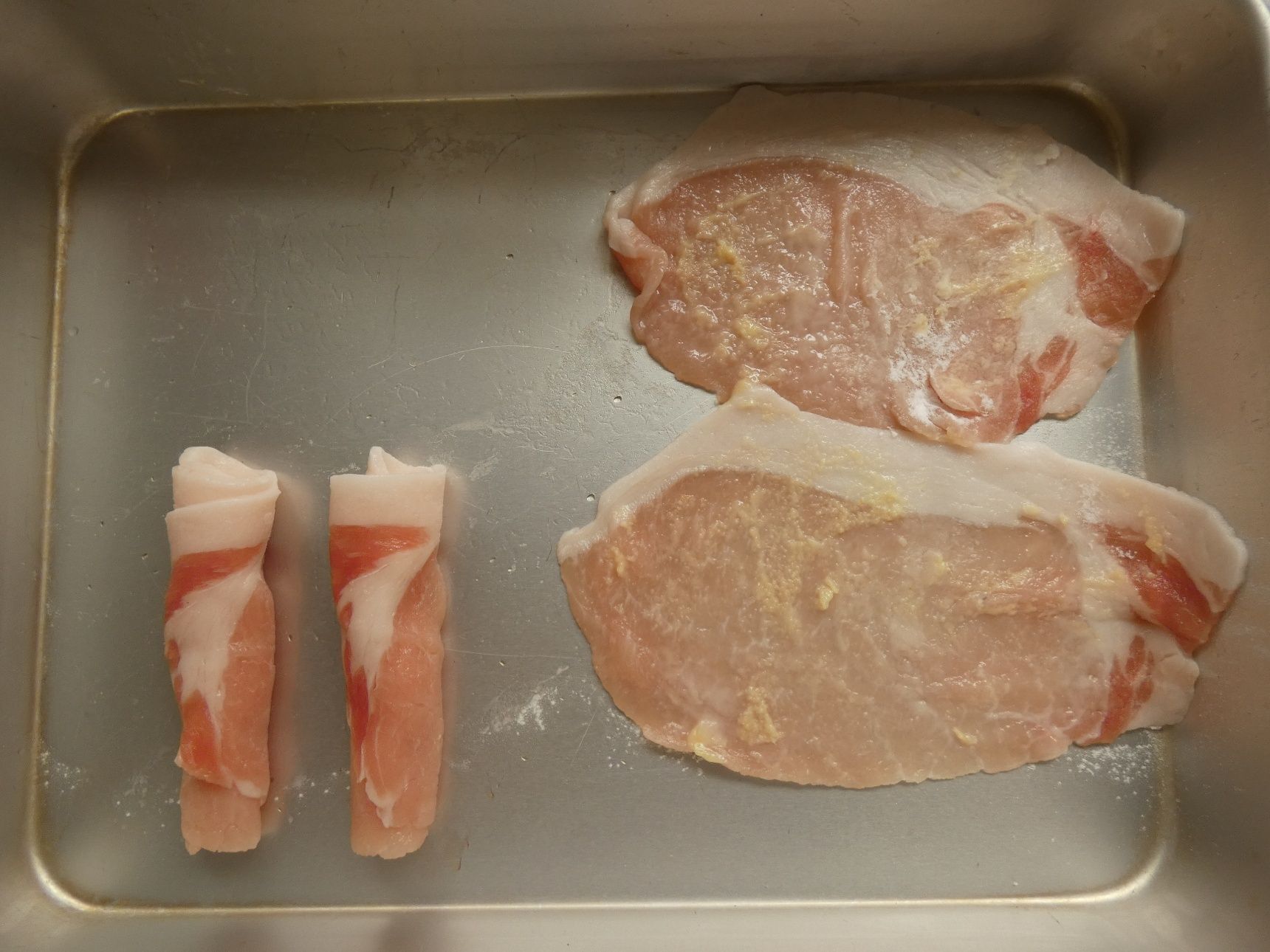 しょうがを塗って豚肉を巻く!?