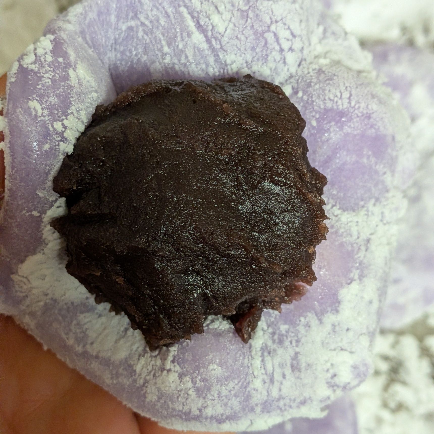 6. 生地を広げ、工程2を真ん中にのせる。