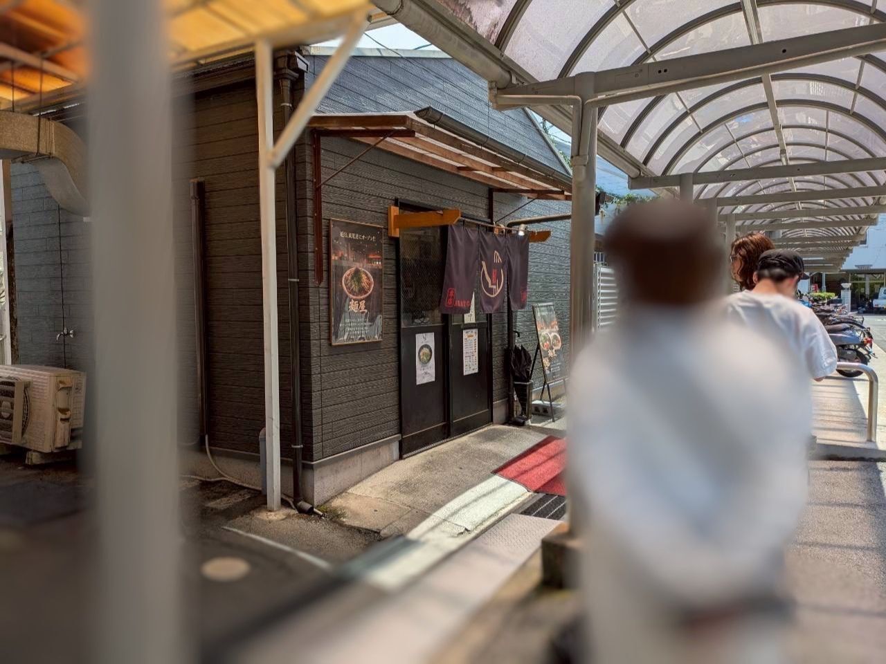 常に数人のお客さんが並んでる人気のお店みたい