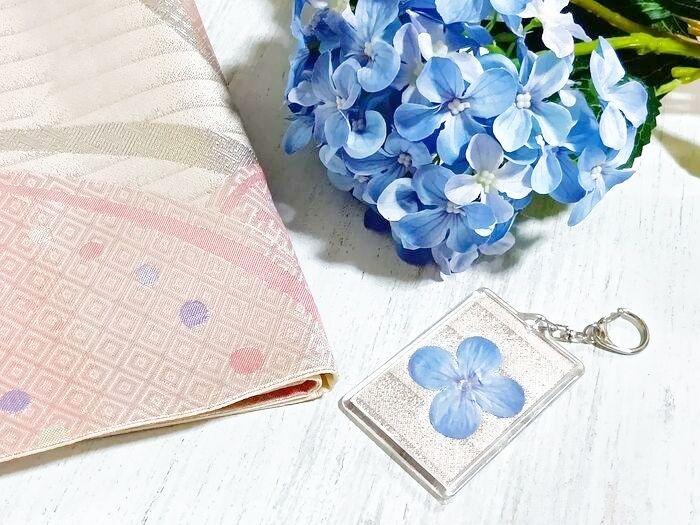 【ダイソー×帯】紫陽花の美しさを閉じ込めた！大人可愛い和風キーホルダー