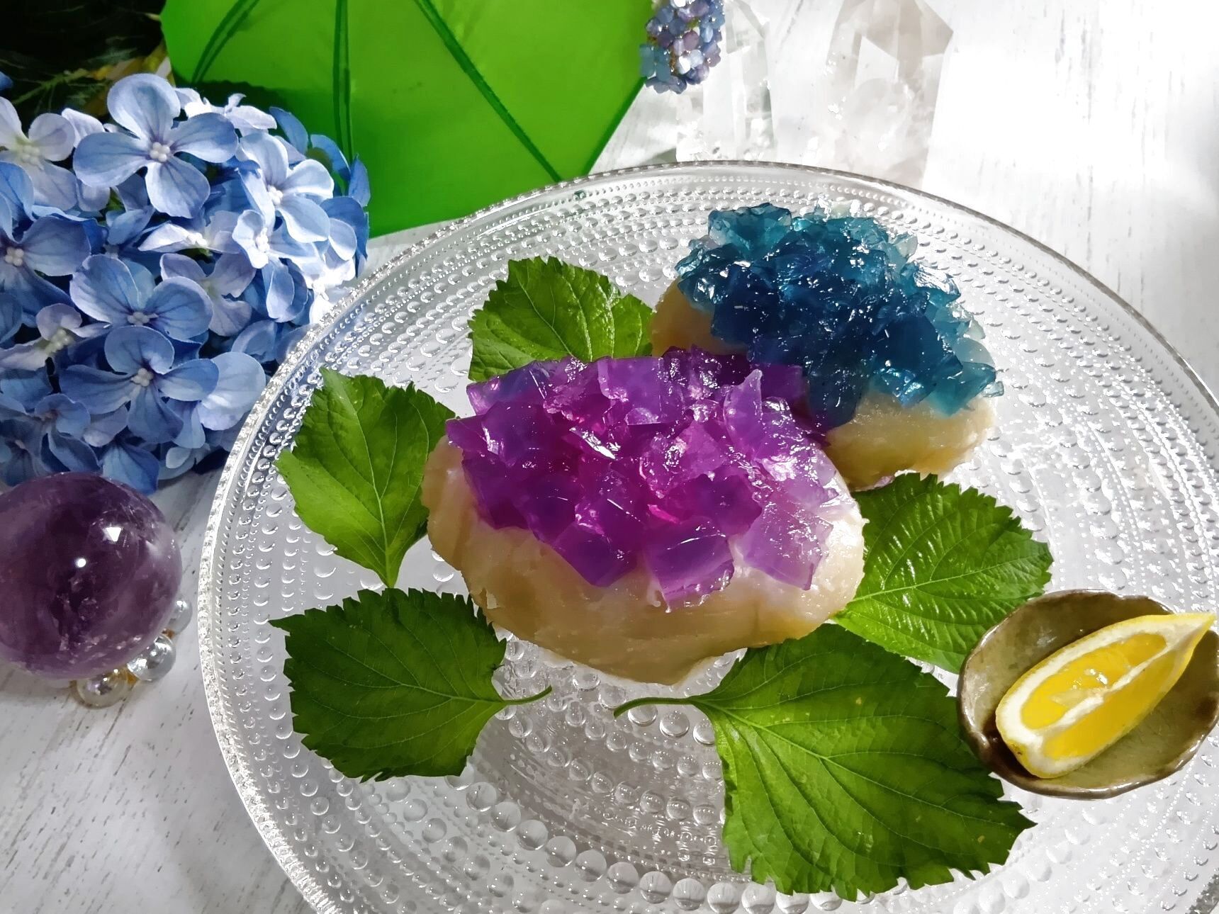 梅雨も初夏も彩る！ レモンで色が移りゆく紫陽花の和スイーツ