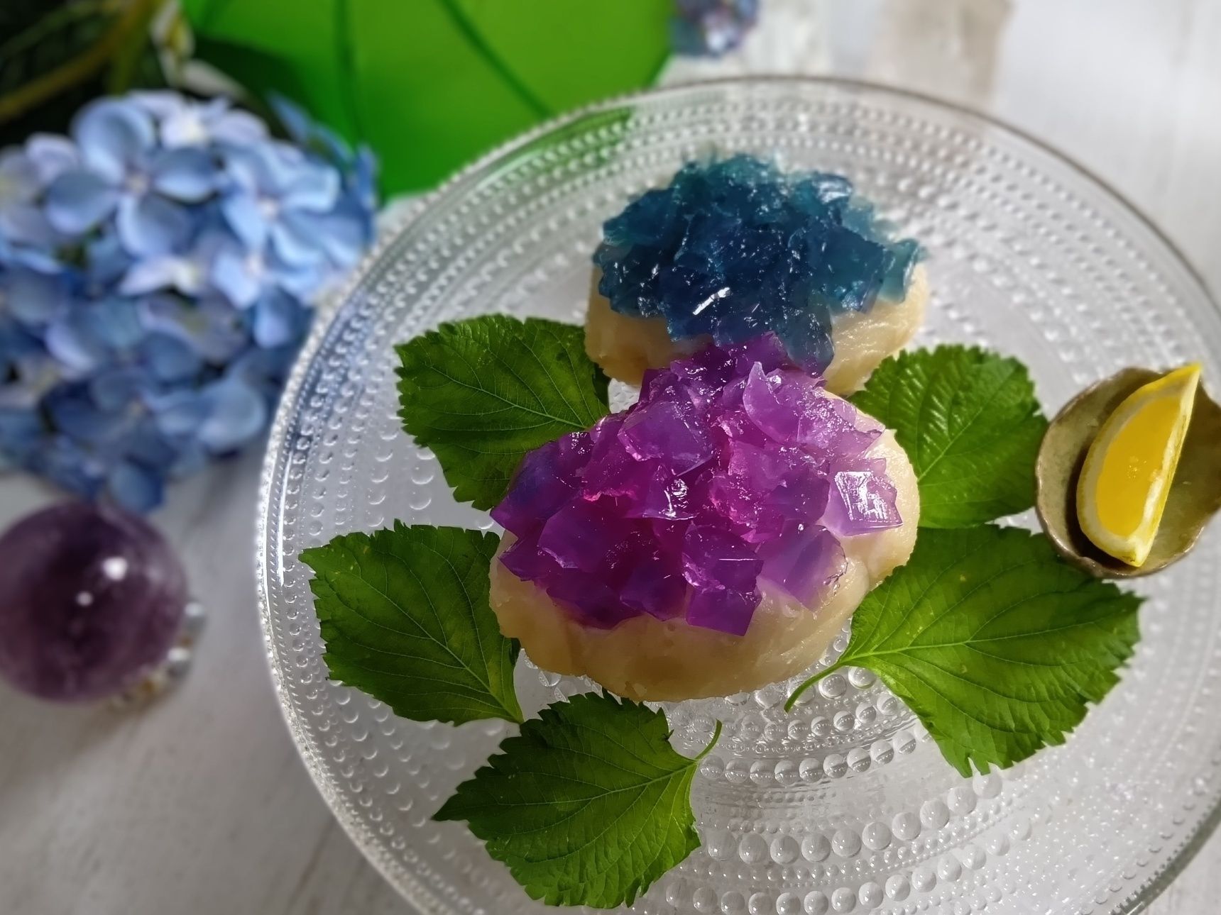 紫陽花の葉は毒があるので、紫陽花に見立てた創作レシピには、使えません。