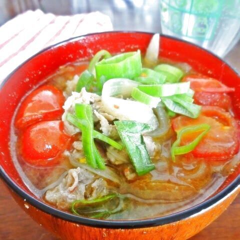 具たくさんなトマト豚汁