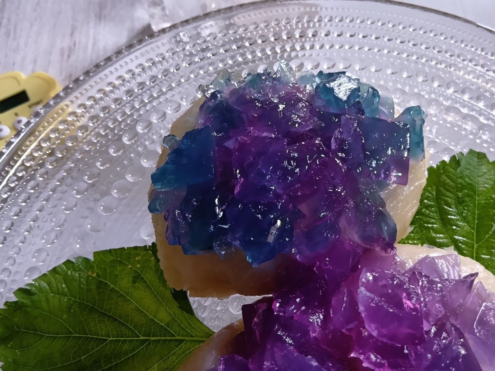 紫陽花には毒性があるため口にすることは避けましょう。ただし、観賞や写真撮影を楽しむ分には心配ありません。季節の美しい彩りを安心して楽しんでくださいね。