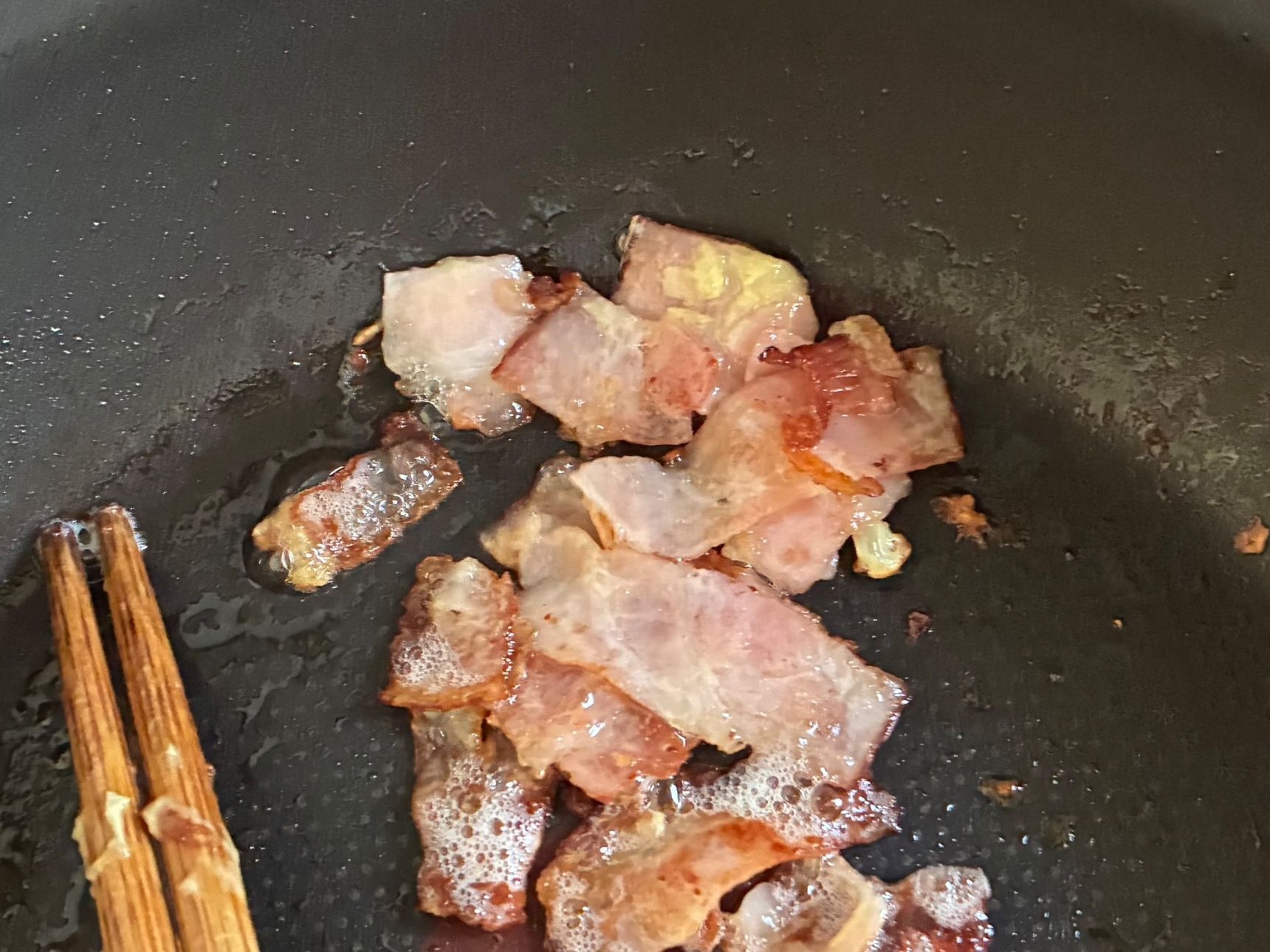1．ベーコンを焼く