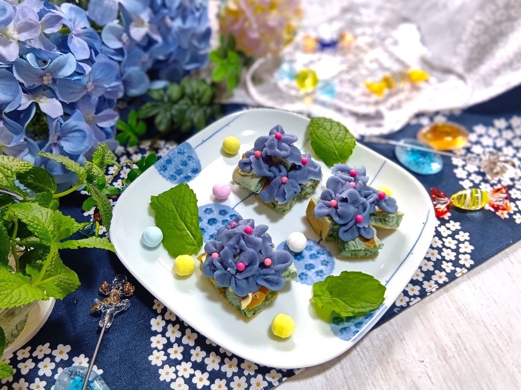 難しいこと抜き！パンケーキが簡単に丸ごと紫陽花に変身！初夏を楽しむおやつ時間