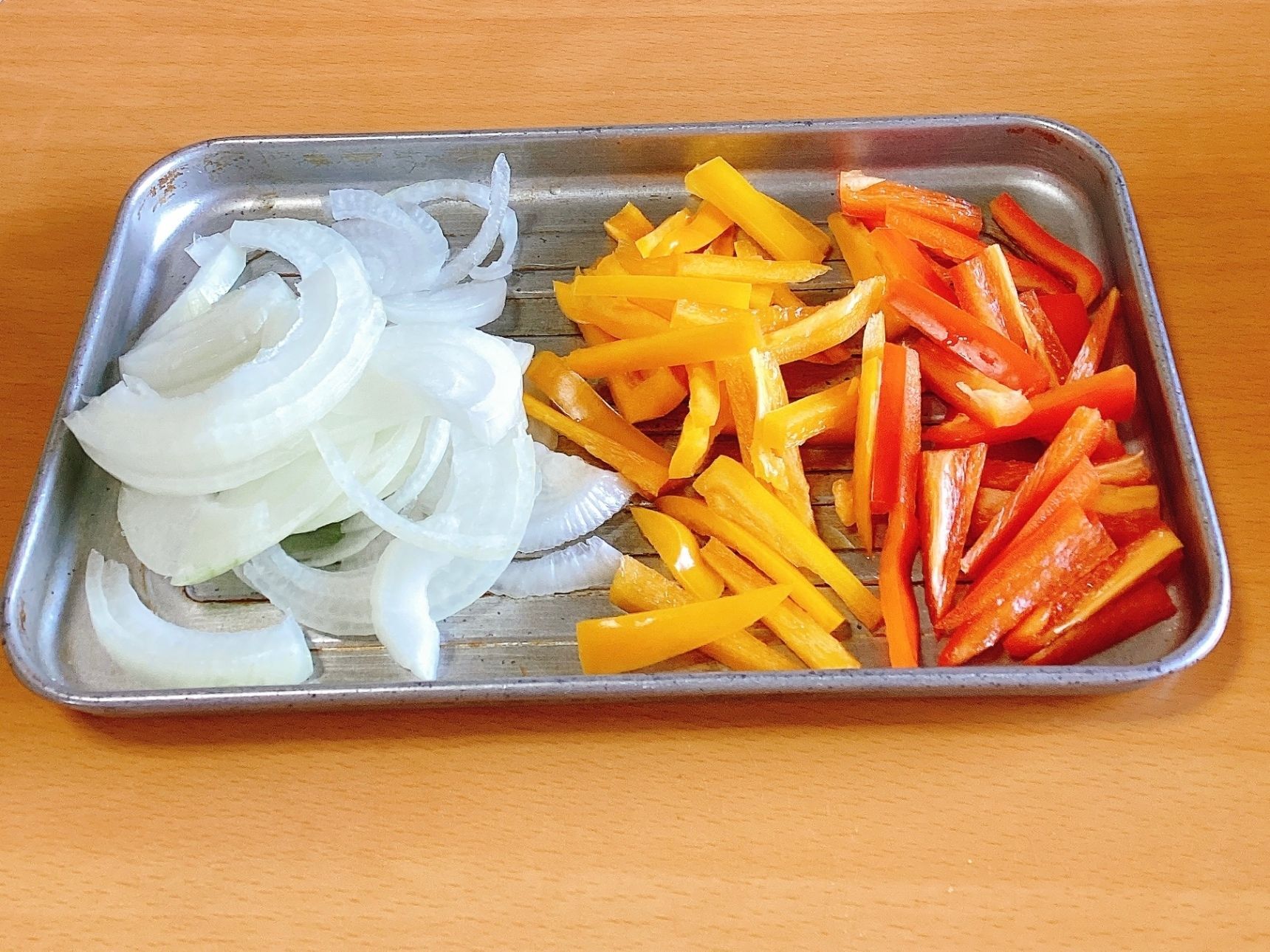 ②野菜を切る。