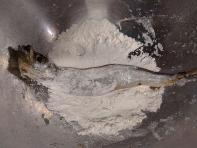 小麦粉をつける