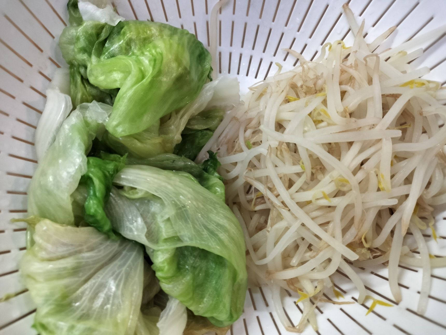 4、もやしを茹でる→ザルにとり、冷ます