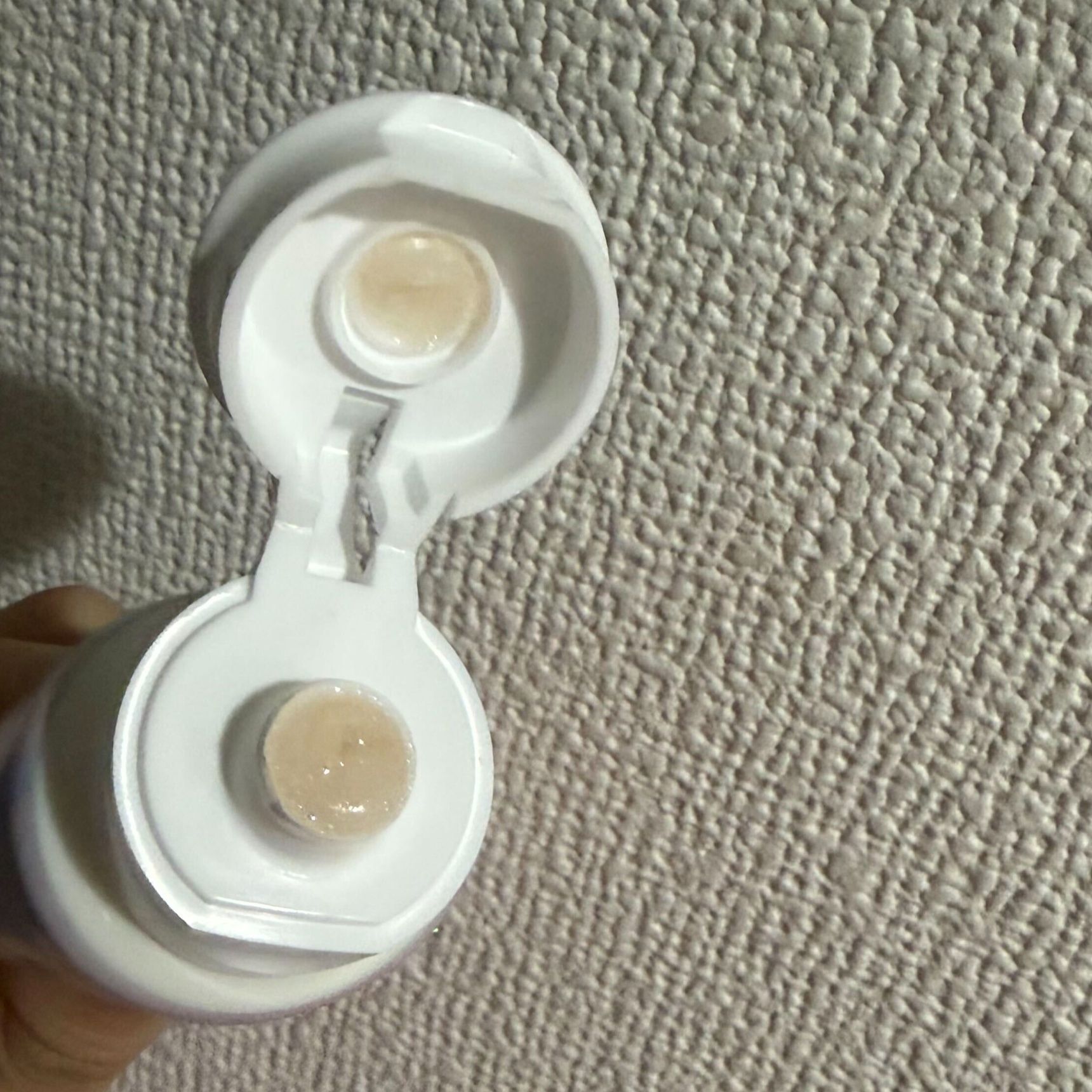 絞った瞬間、思わず「可愛い」と思ったパール色のペースト