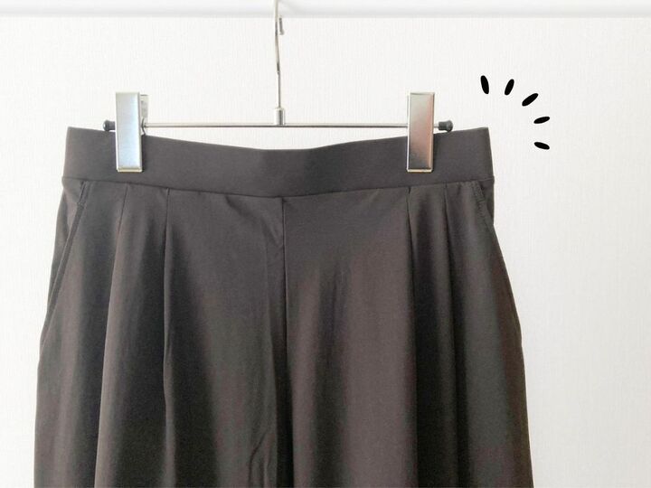 【ユニクロ】40代・50代にも大絶賛の『ワイドパンツ』を履いてみた!人気すぎて売り切れ続出のワケは…?