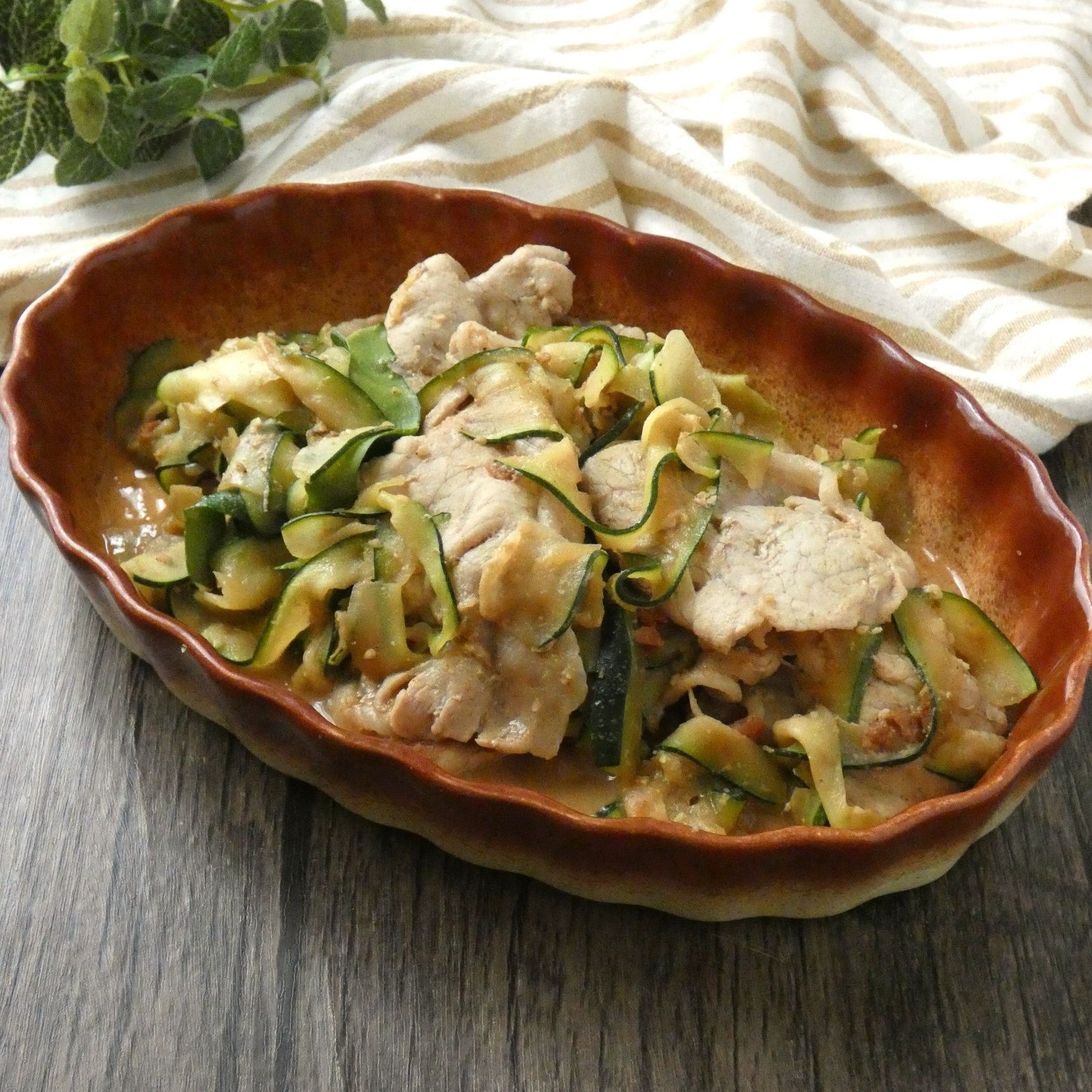 電子レンジで完成！「豚肉とズッキーニの梅ごまナムル」