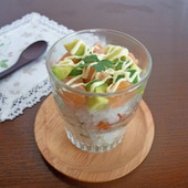 サーモンとアボカドのレモンカップ寿司