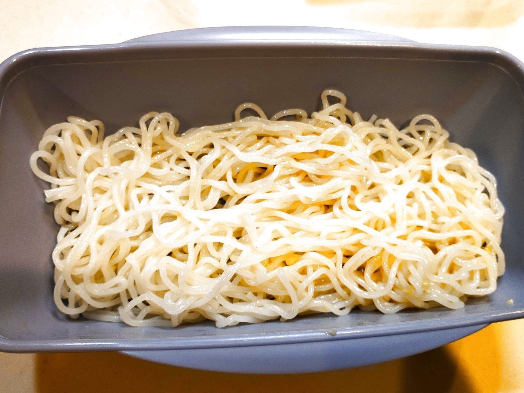 【便利すぎる夏の麺弁当】ゆでずに水でほぐすだけ！