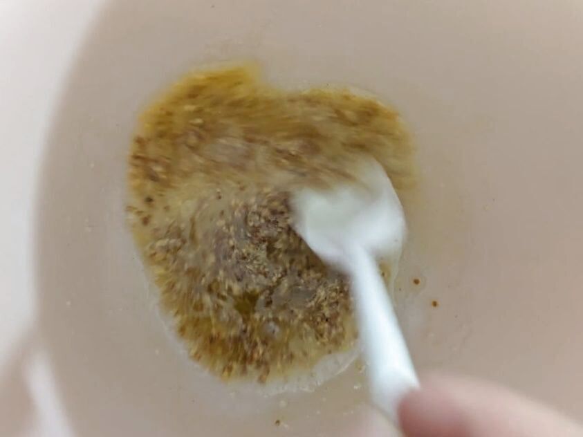 ボウルに調味料を混ぜ合わせておく