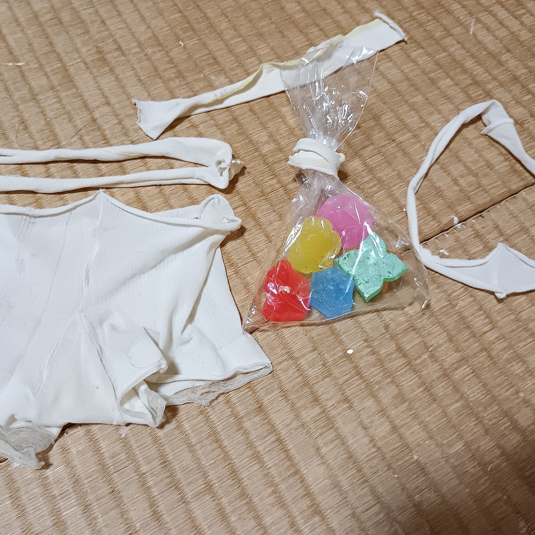 いらなくなったストッキングをゴムとして活用