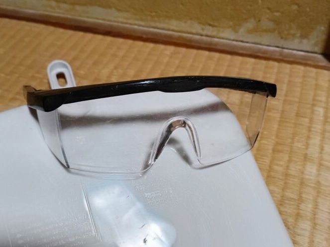私は花粉症用メガネをいろんな用途で使っています