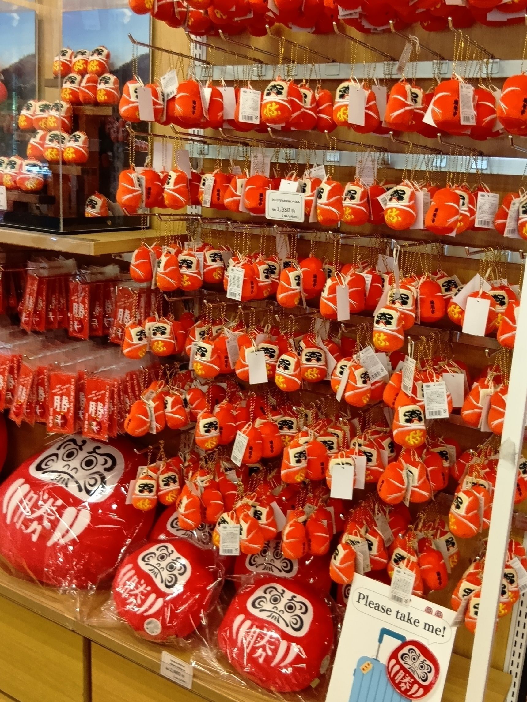 お土産売り場もだるまさんだらけ～！