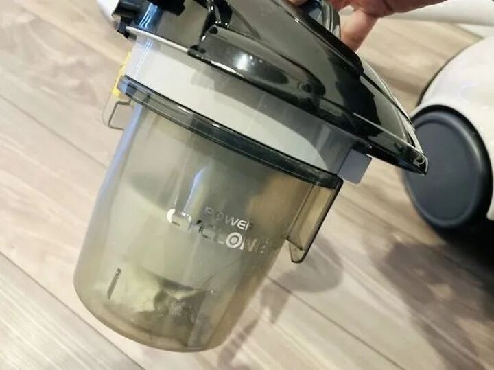 『掃除機のゴミ捨て』が劇的ラクになる方法!フローリングワイパーを1枚入れるだけで→断然スムーズに♪