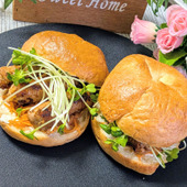 【三國シェフアレンジ】豚の生姜焼きは流行りのベーグルとも合うんです〜