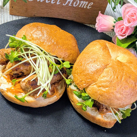 【三國シェフアレンジ】豚の生姜焼きは流行りのベーグルとも合うんです〜