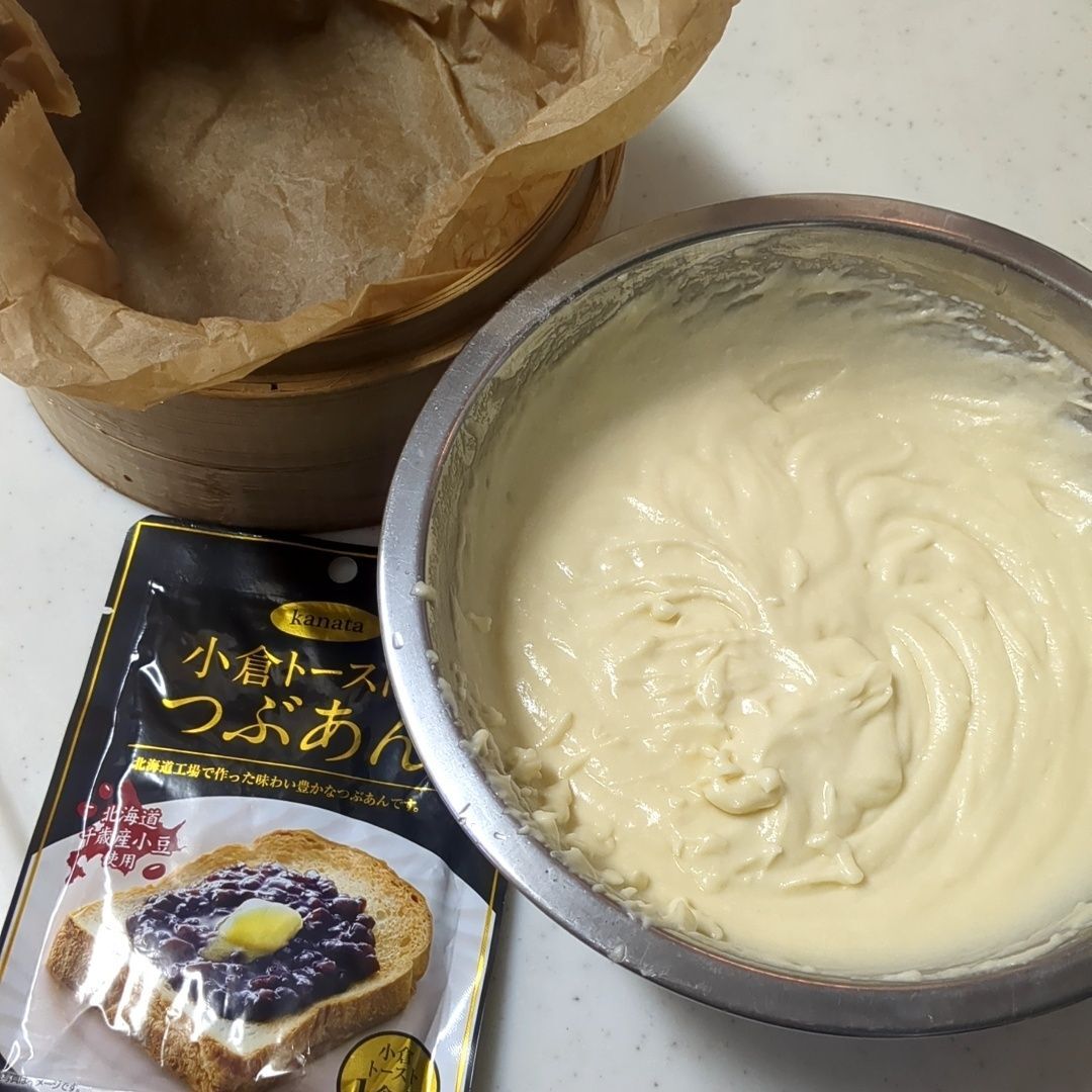 ボウルに材料を入れ混ぜ合わせていきます。