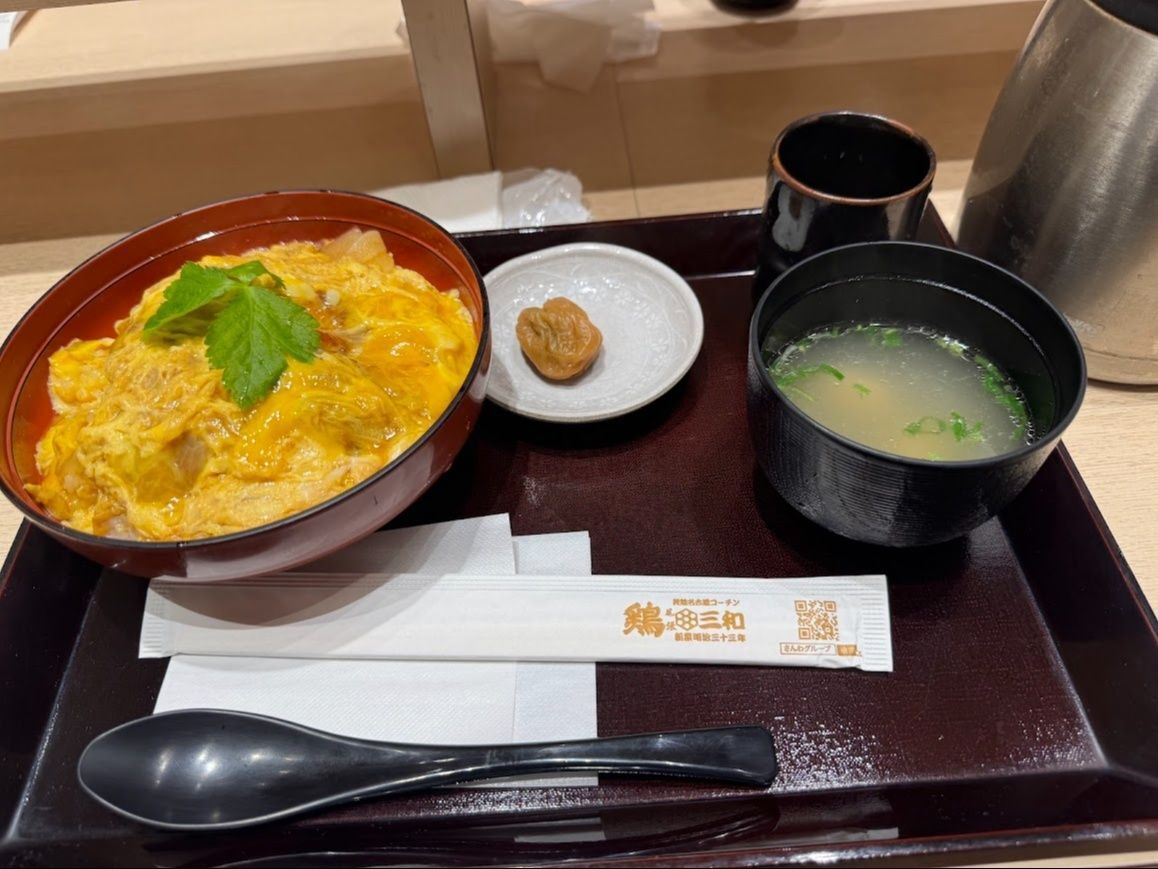 甘めでコクのある特製ダシは一度食べたら忘れられない…