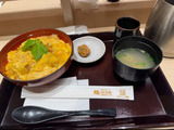 甘めでコクのある特製ダシは一度食べたら忘れられない…