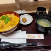 甘めでコクのある特製ダシは一度食べたら忘れられない…