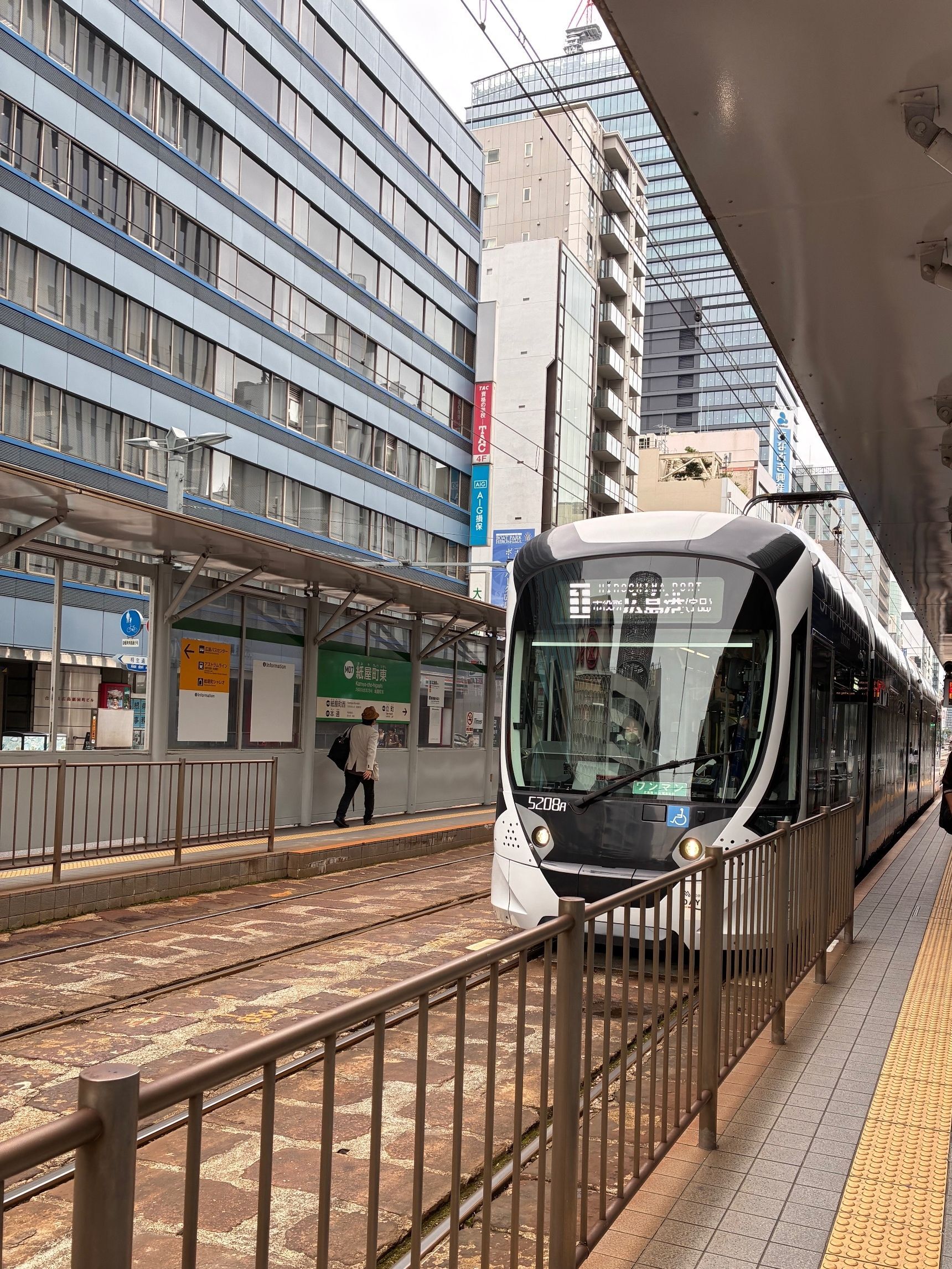 市電に乗って行きますよ〜！