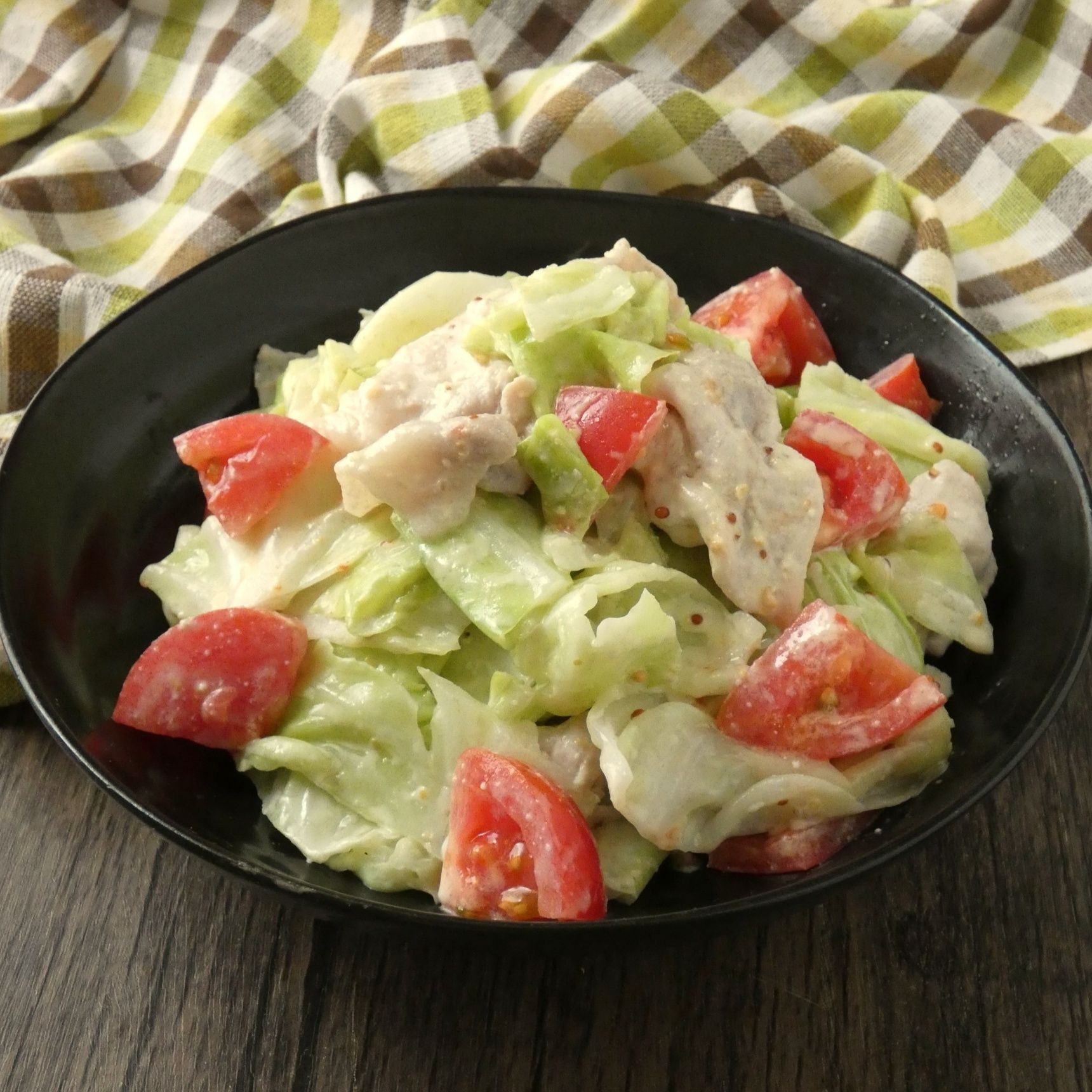 電子レンジで完成！「豚しゃぶとトマトのマヨマスタード和え」