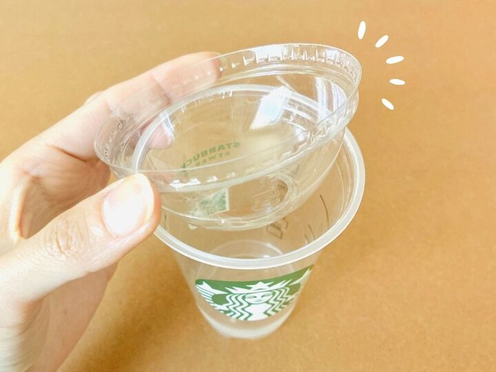 飲み終わったスタバカップ、捨てないで!上下ひっくり返すだけで"便利アイテム"に大変身♪