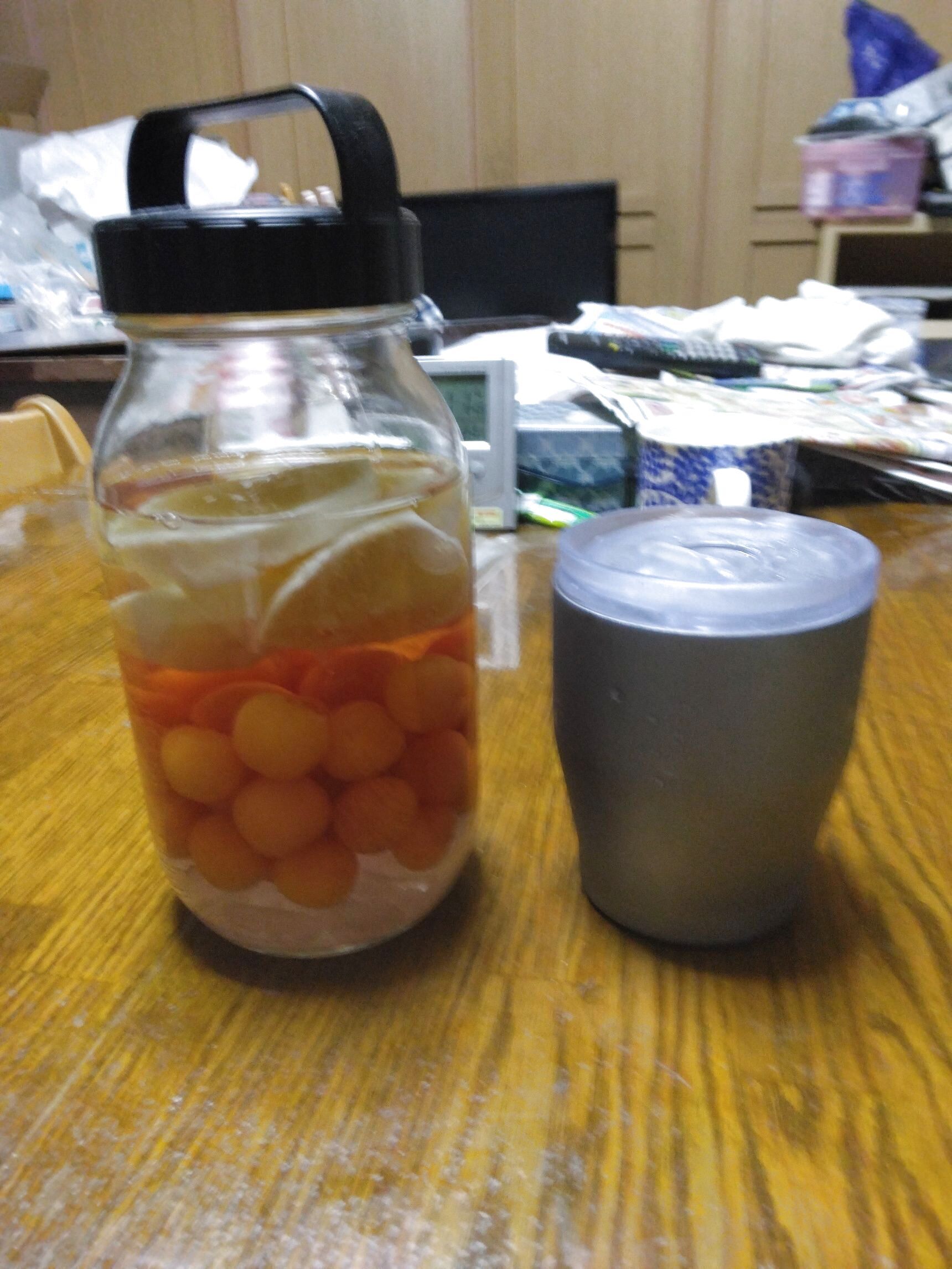 材料全部を瓶に入れるだけです