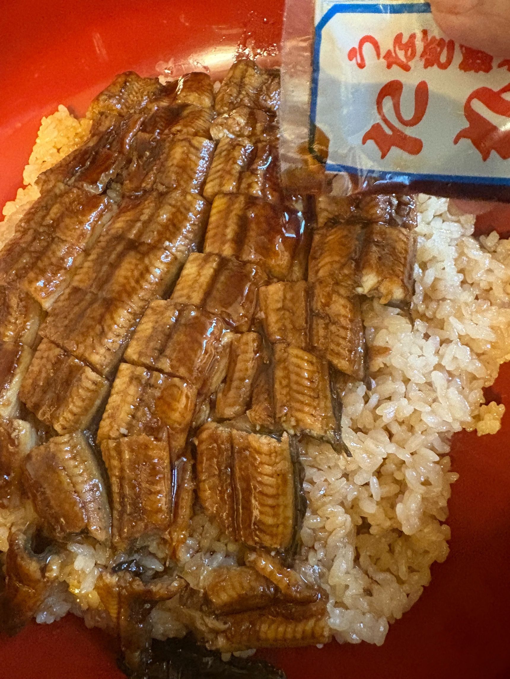 鰻についてきたたれをたっぷりかけます。