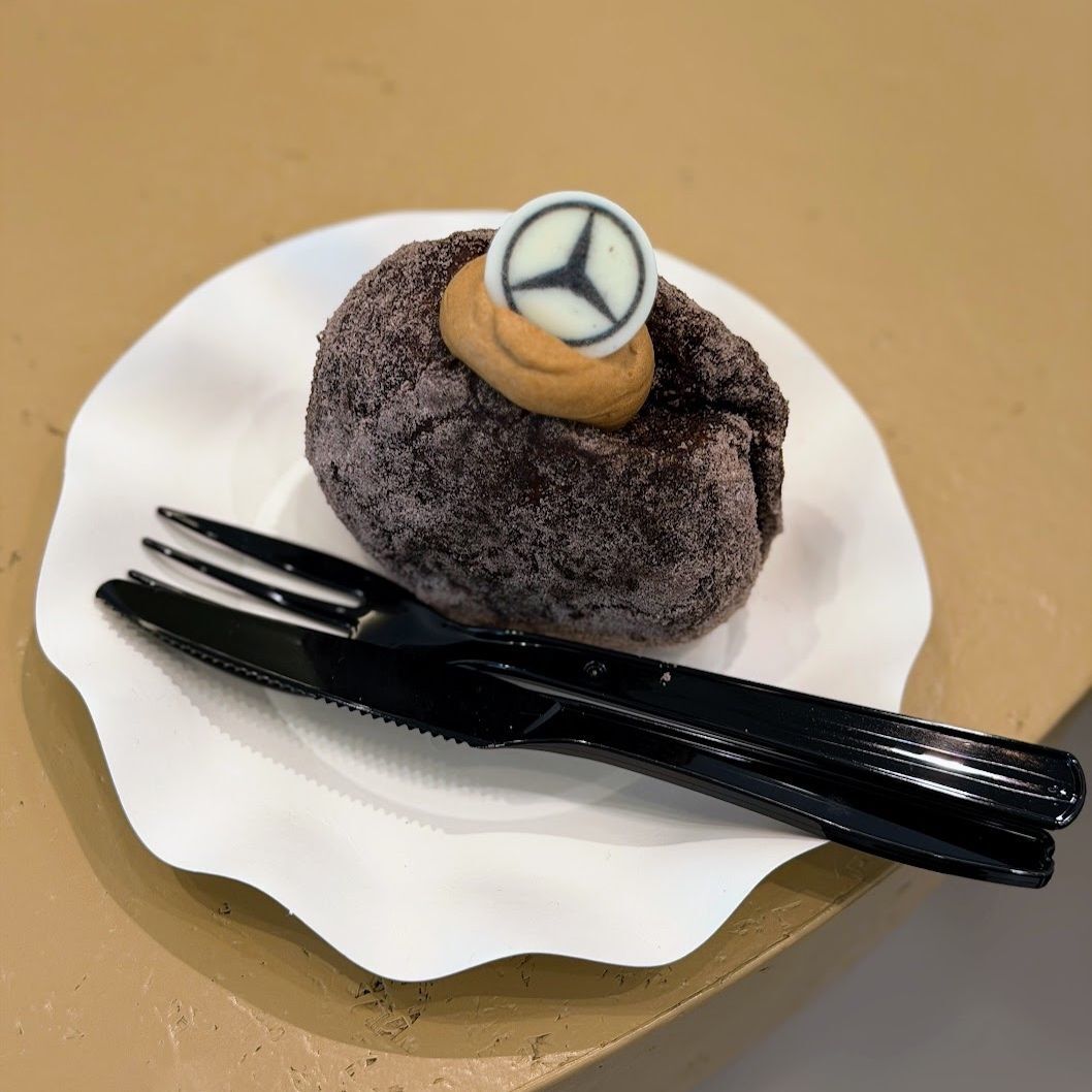 「Mercedes-Benz Cafe by I’m donut？」で限定メニューのドーナツを堪能