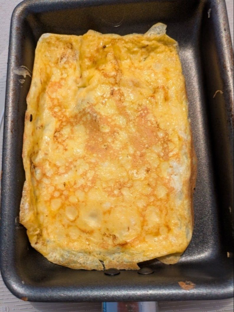 卵＋砂糖小1を混ぜて焼く。