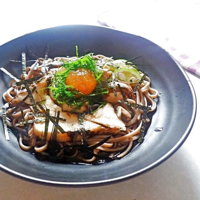 焼きキノコのもみじおろし柚子胡椒冷やしそば