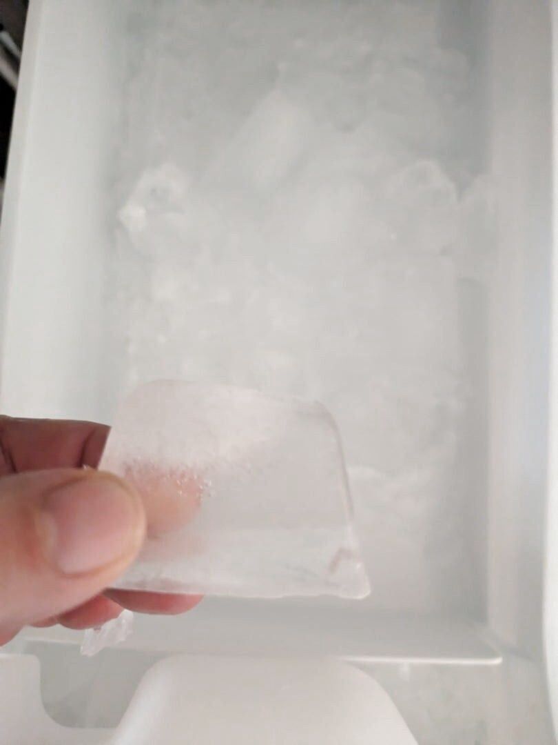 私は、まず氷を口に含み・・