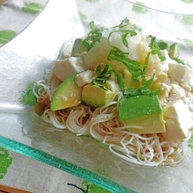 レンジで簡単　アボカドと豆腐のレモンジンジャー冷やしソーメン