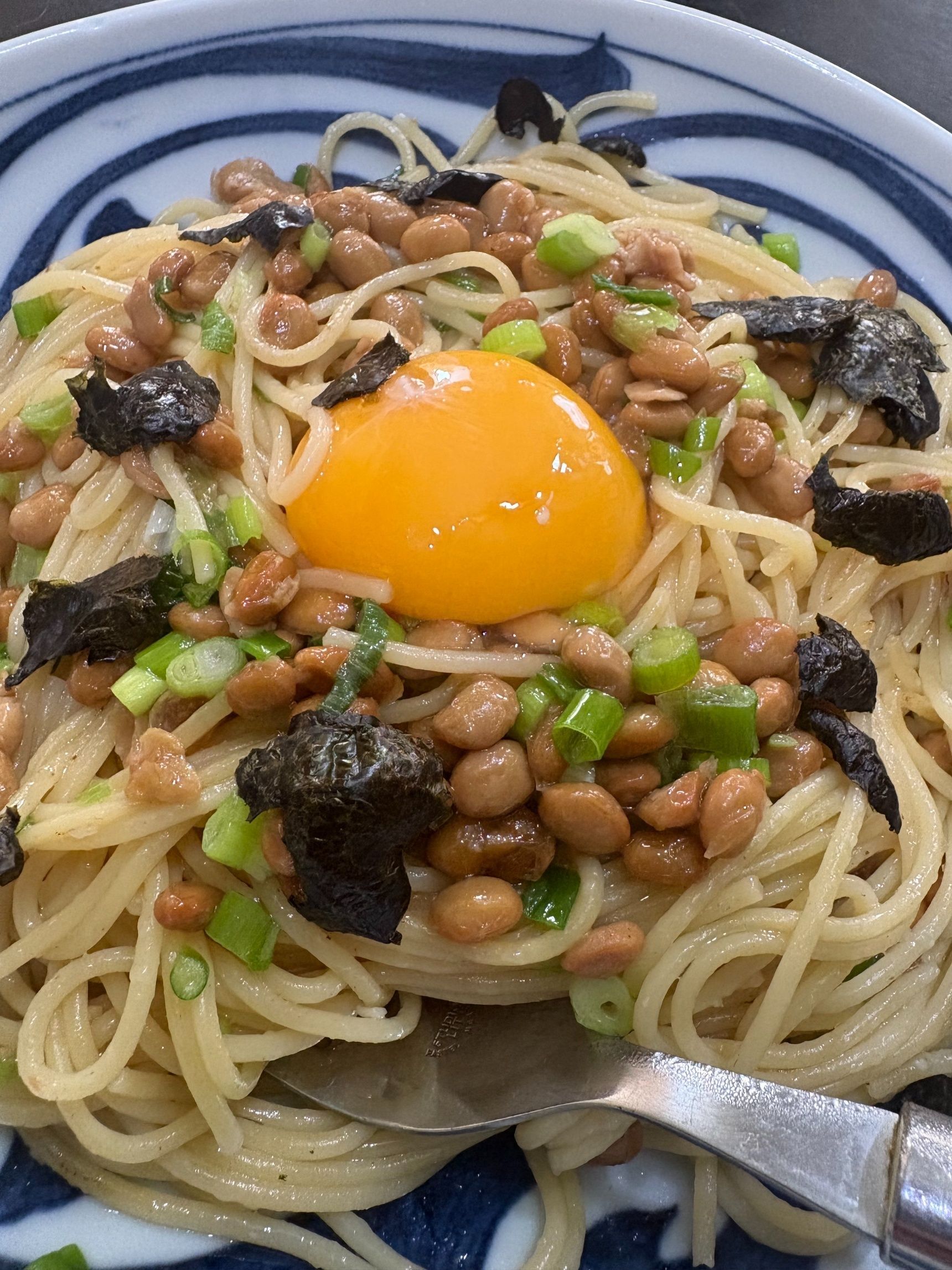 何にもない時に、納豆パスタがオリーブオイルとニンニクでご馳走になる！