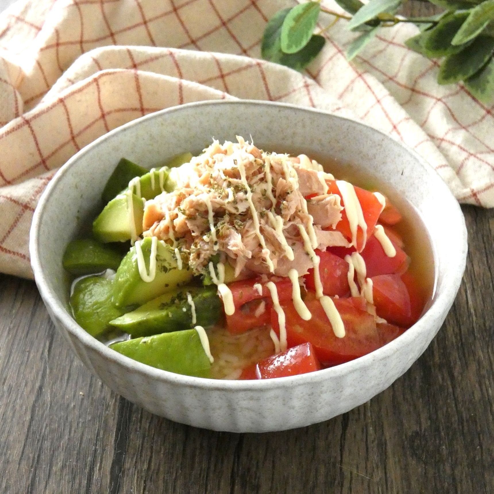 5分で完成！「ツナとアボカドの一汁三菜ボウル」