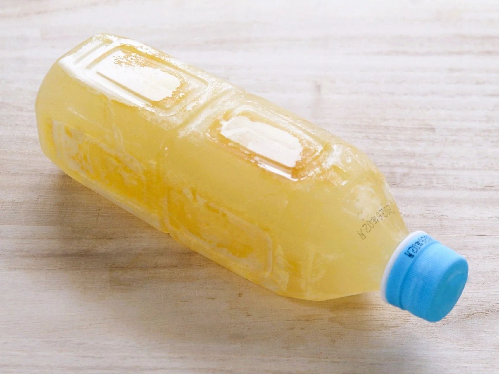 ペットボトル飲料は冷凍しちゃダメ！？正しい冷凍法と"冷たさ長持ち"の裏ワザ♪