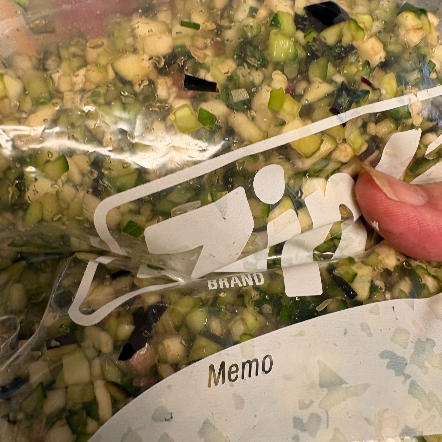味を付けたら軽く揉んでから冷蔵庫で冷やします。