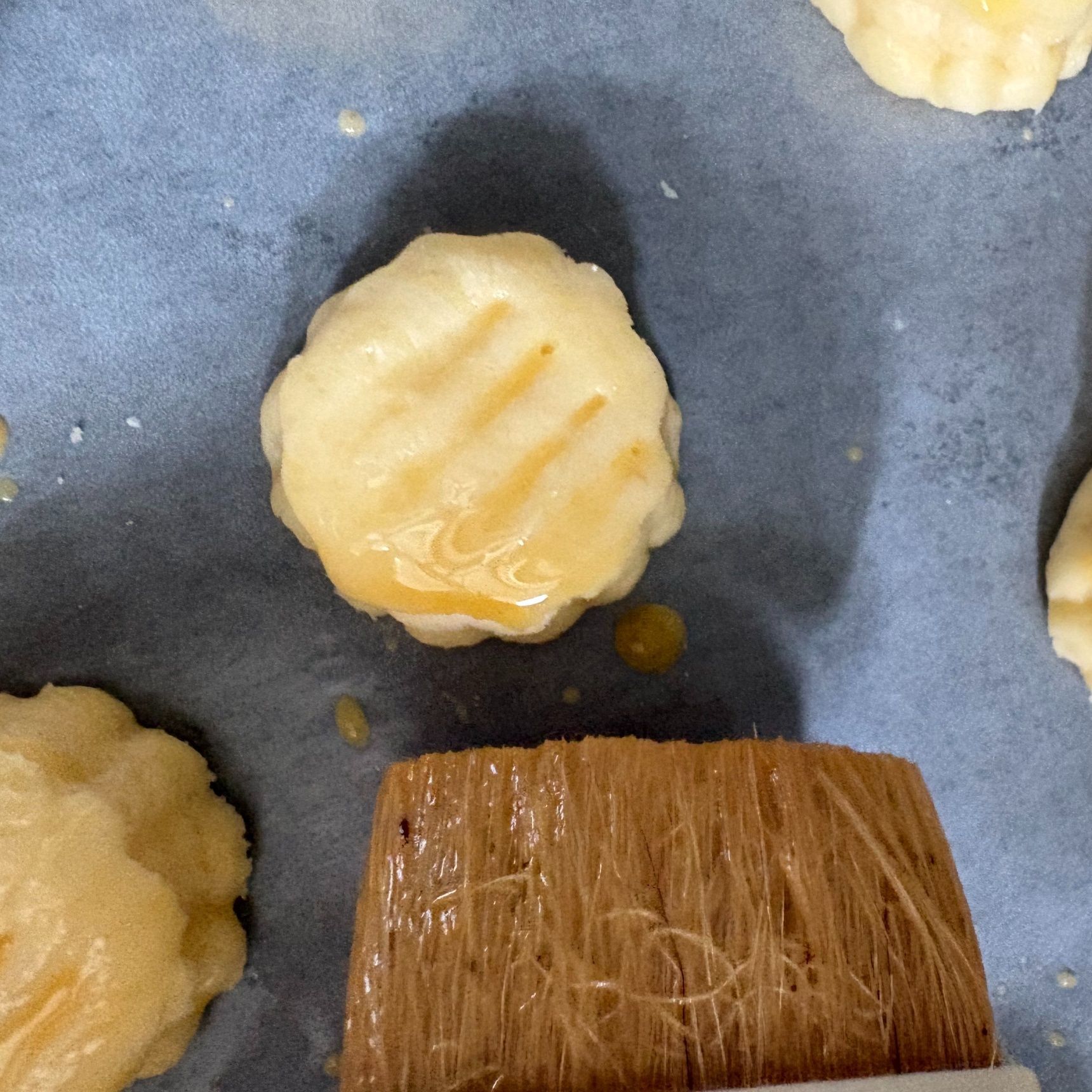 卵液を塗ってから180℃のオーブンで20～25分焼きました。