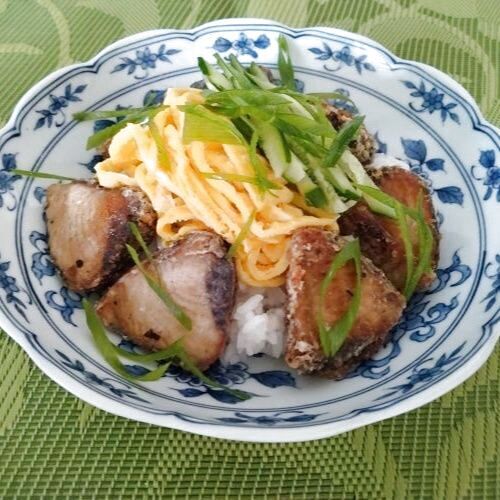 残った刺身で竜田揚げ丼