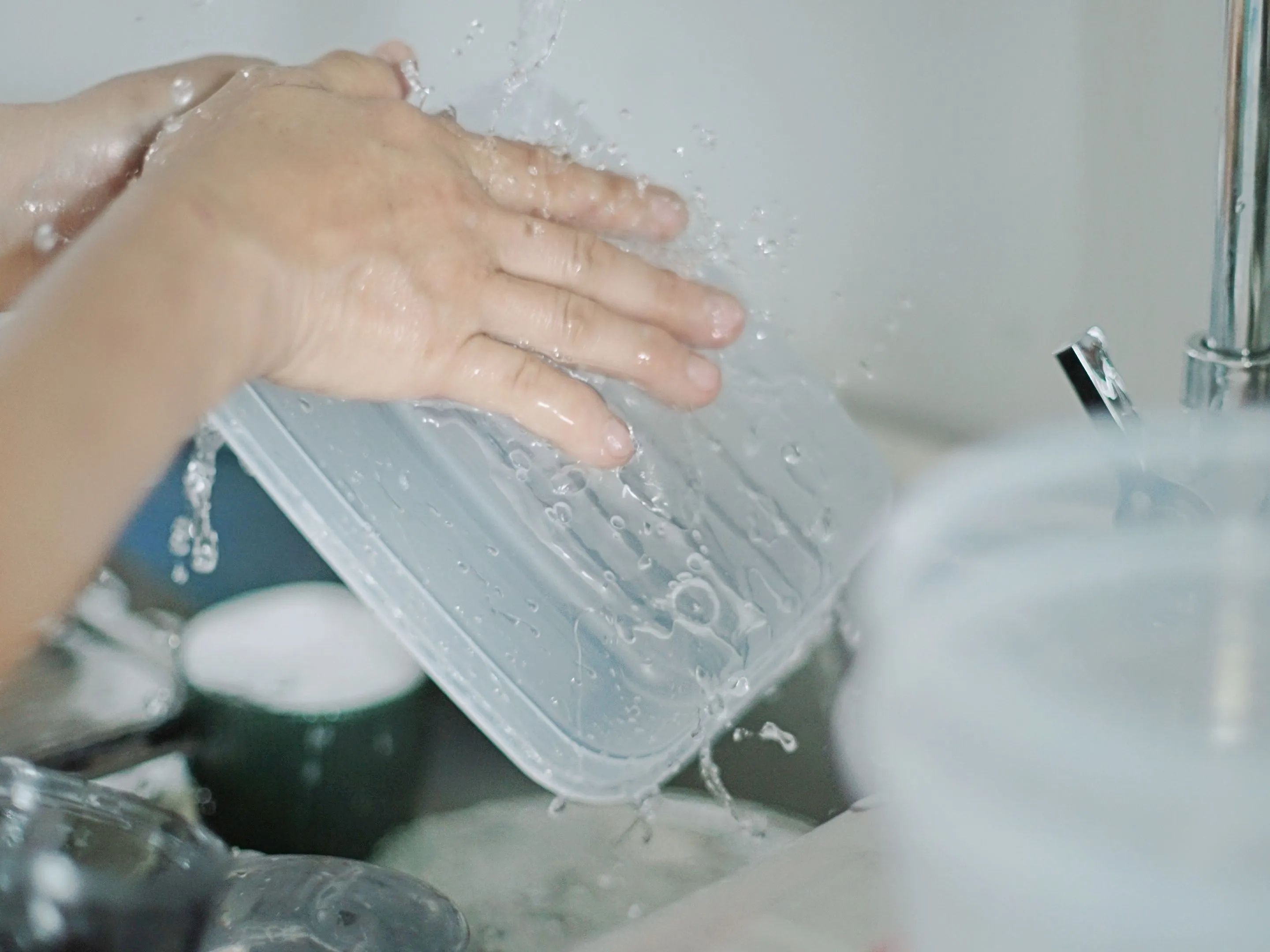 【やりがちだけど実はNG！】保存容器、正しく消毒できてる？今の時期こそ見直し必須！