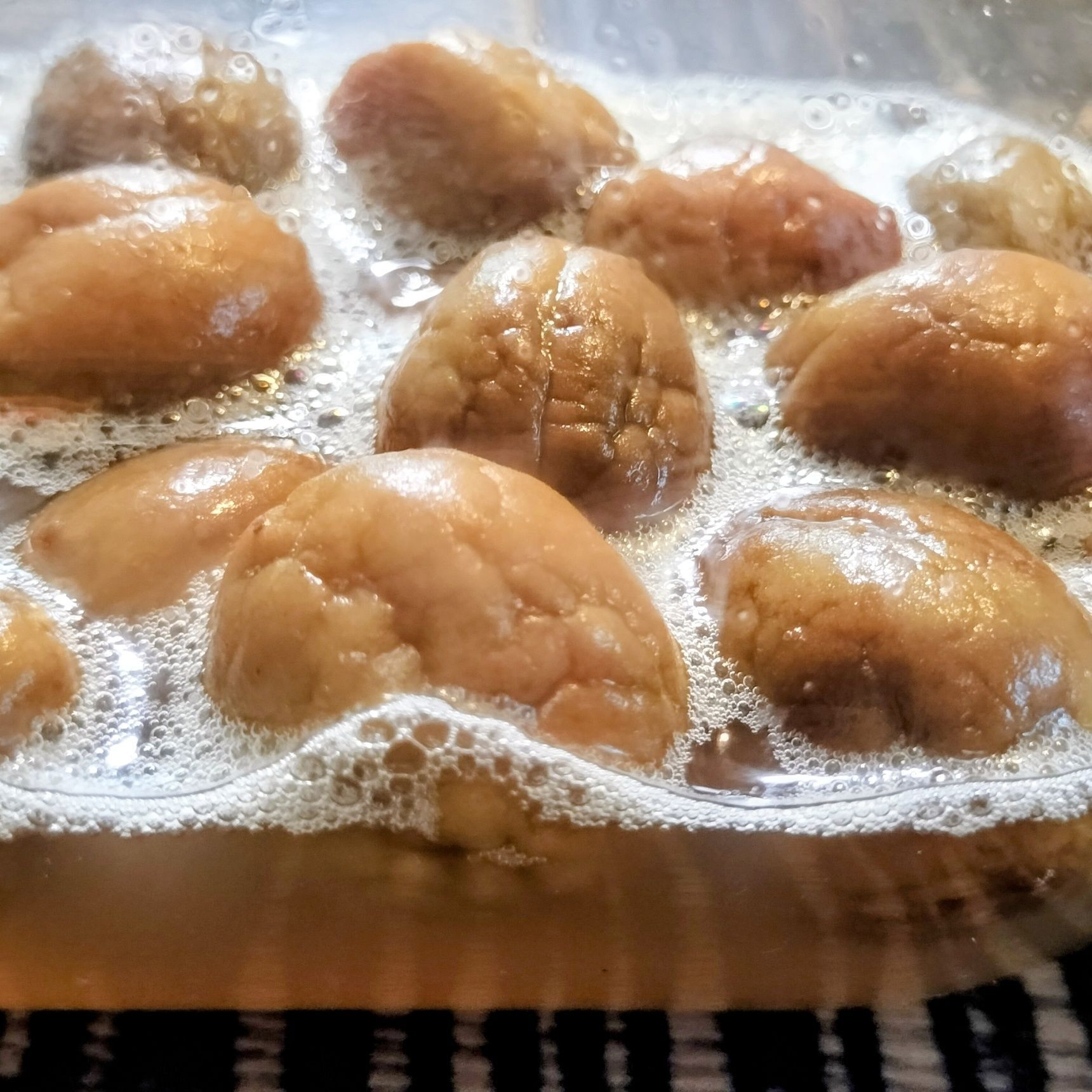 2、別のボウルに、材料▲を入れて砂糖を溶かす→梅ジュース（天然酵母）を注ぎ入れる