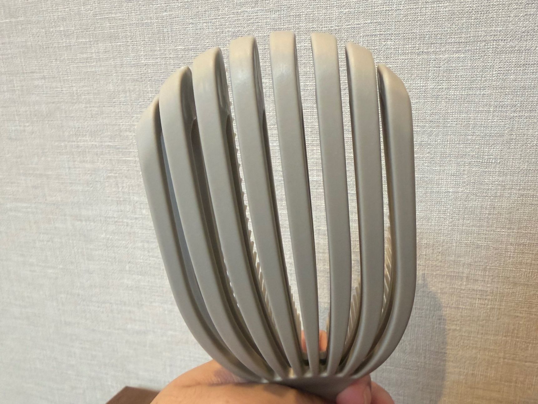 【3COINS】「また買ったの？」と怒られても欲しかった！再入荷の”特殊ヘアブラシ”が凄い