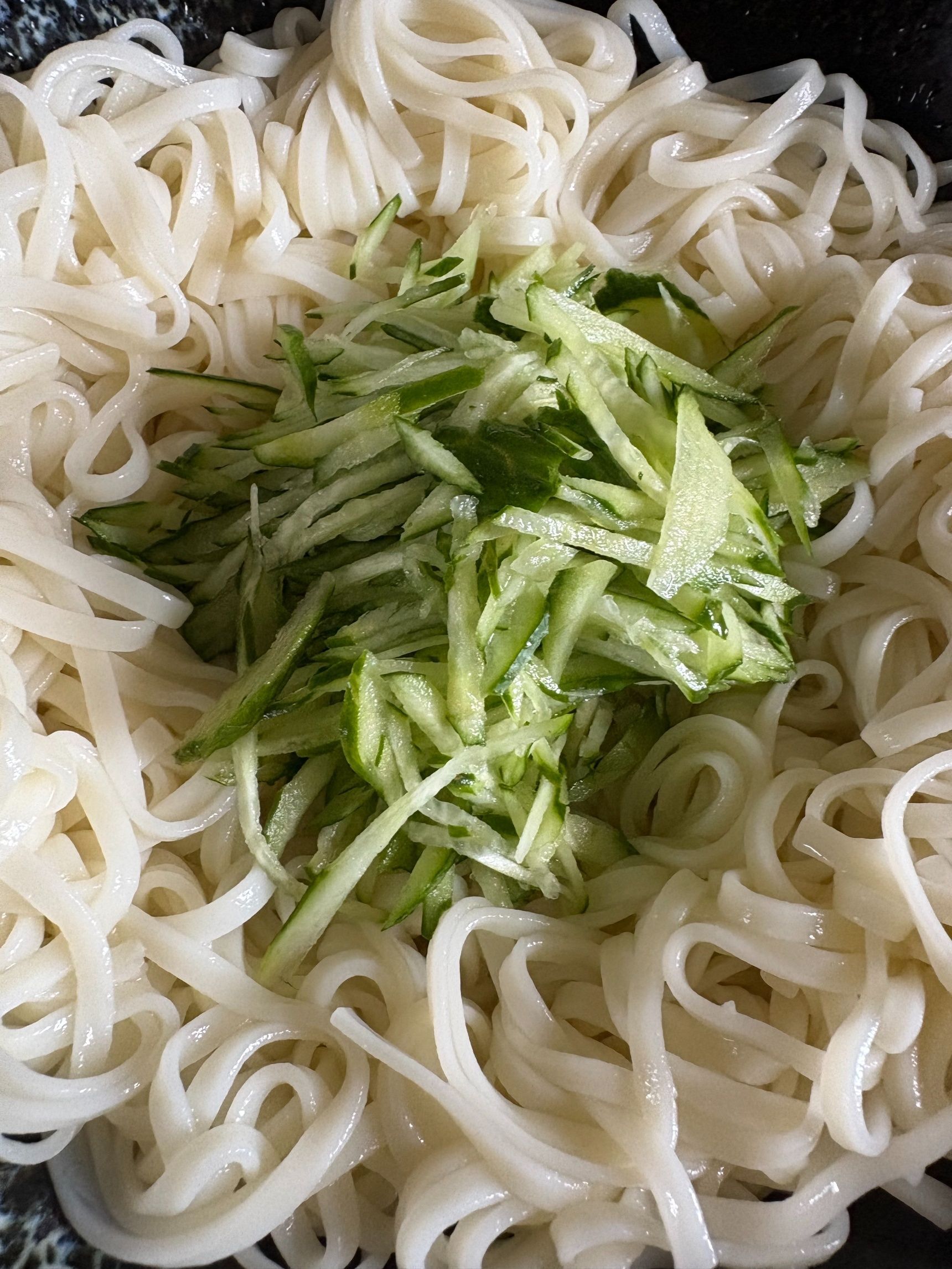 キュウリの千切りを真ん中に乗せました！