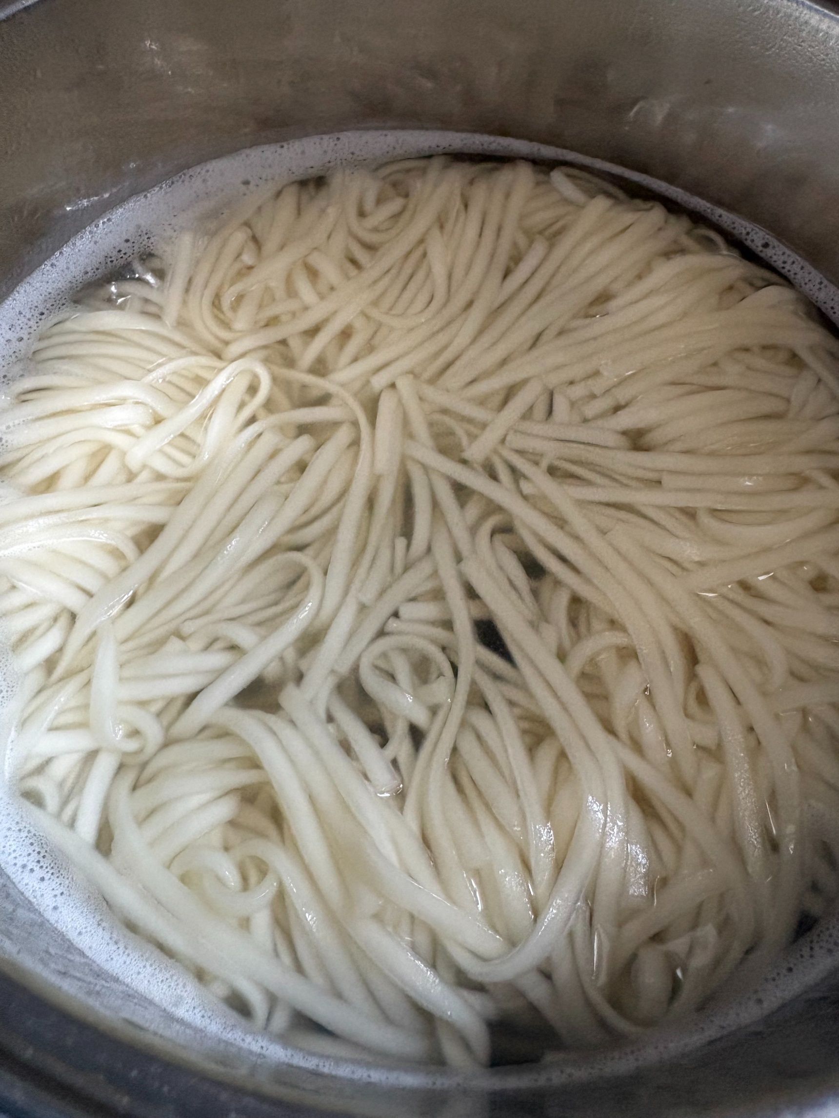 今日は乾麺のうどんです。